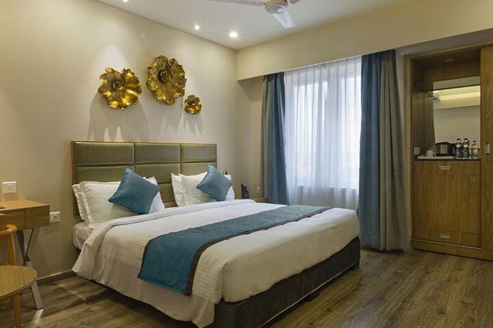 Room 4 of 44