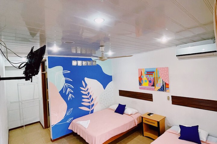 Room 9 of 11
