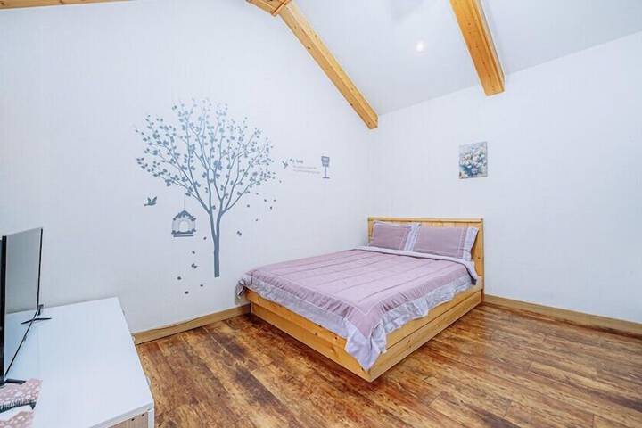 Room 12 of 83