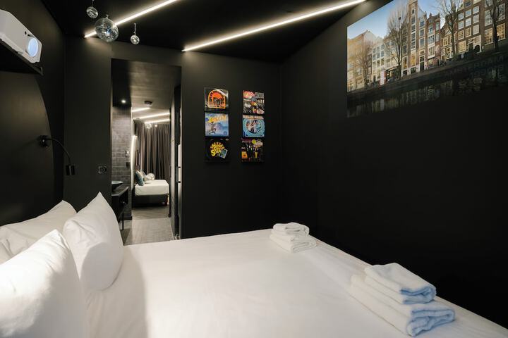 Room 30 of 81