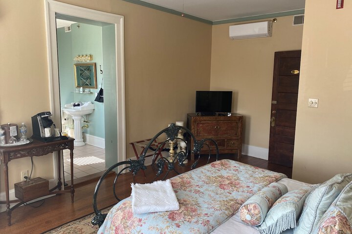 Room 28 of 92