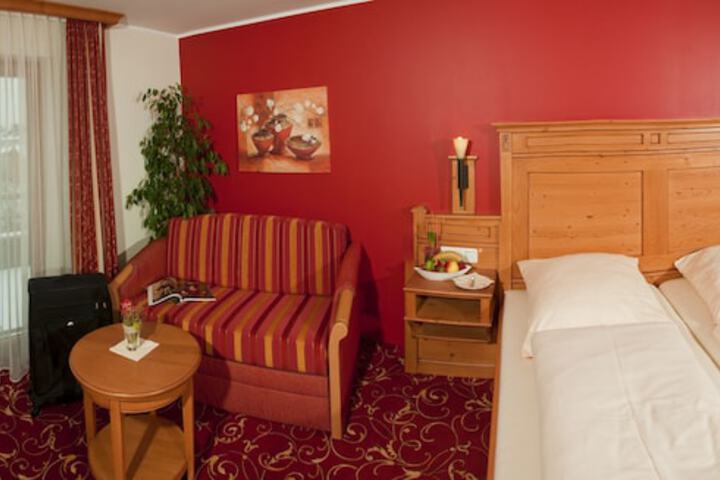 Room 13 of 37