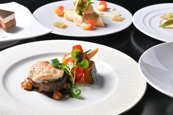 Dining 82 of 104