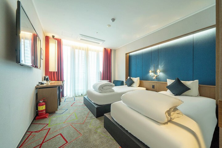 Room 7 of 31