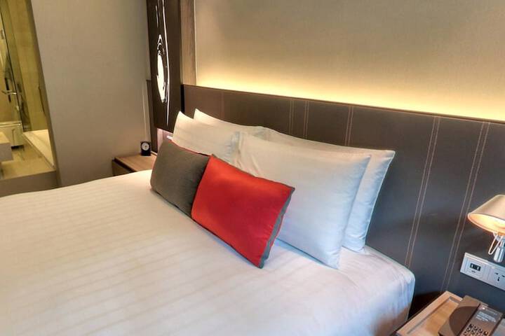 Room 52 of 116