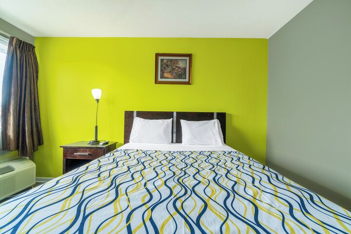 Room 21 of 76