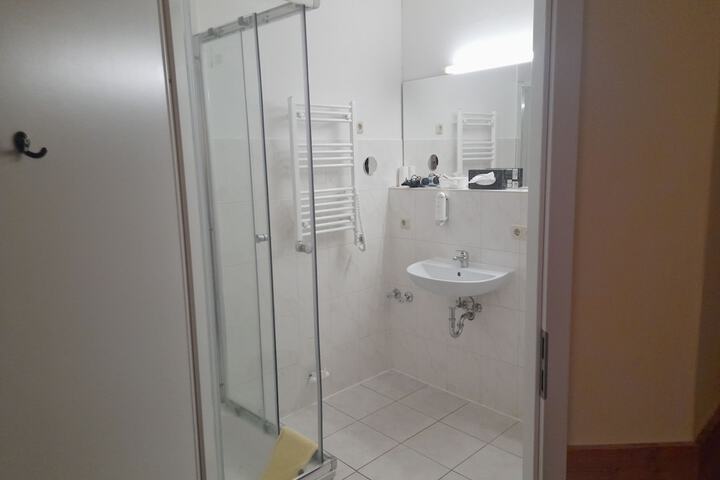Room 42 of 67