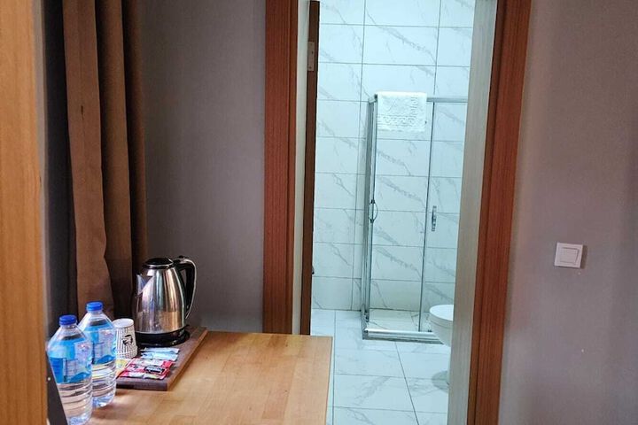 Room 25 of 204