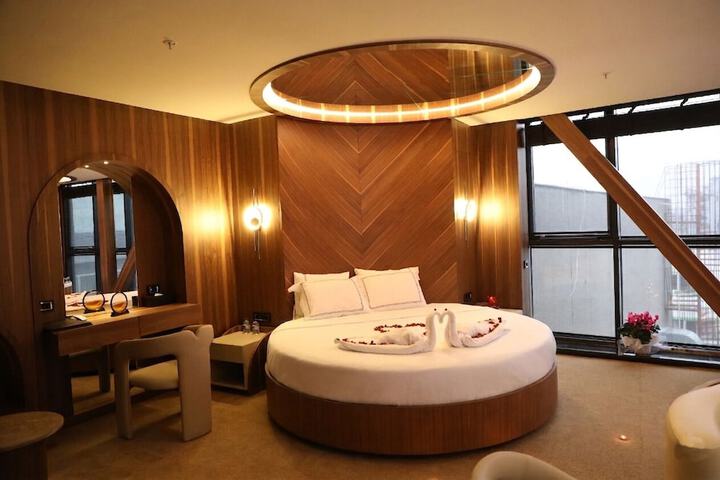 Room 11 of 43