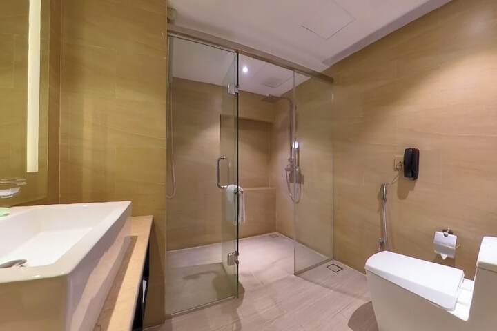 Room 48 of 102