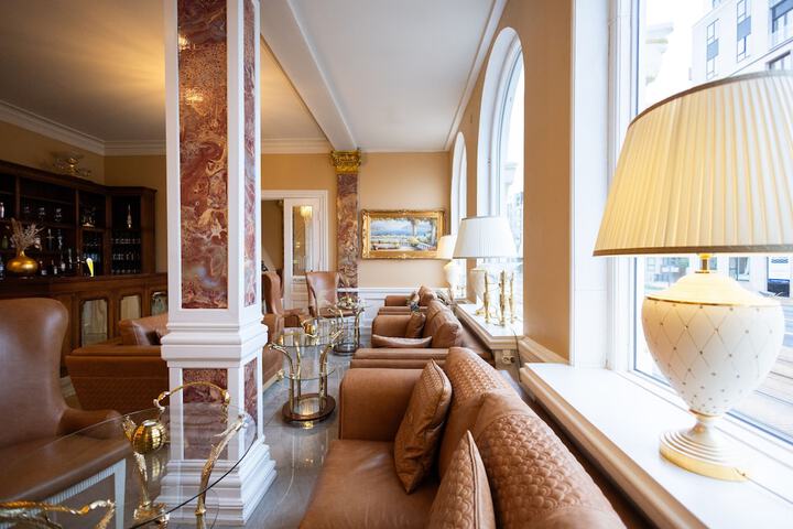 Entrance & Lobby