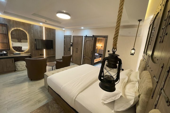 Room 21 of 25