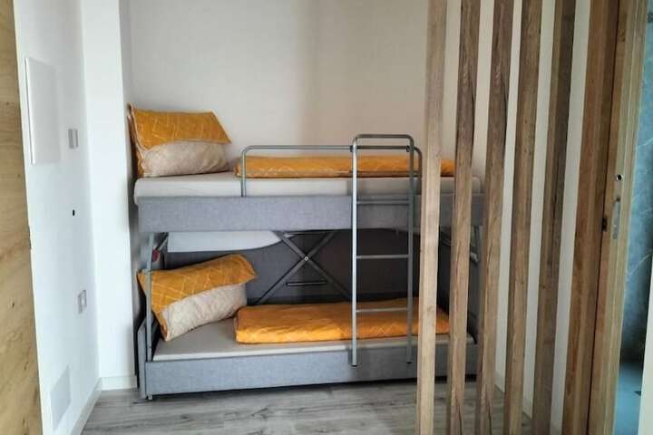 Room 7 of 27