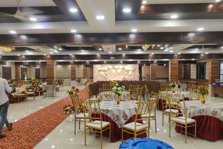 Ballroom/Hall 25 of 33