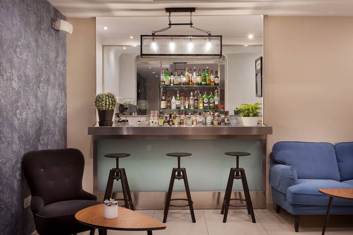 Lounge 67 of 74