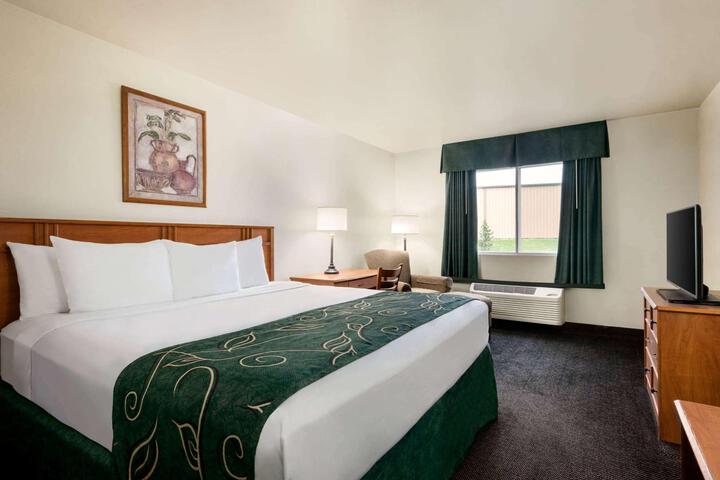 1 King Bed (1 of 9)