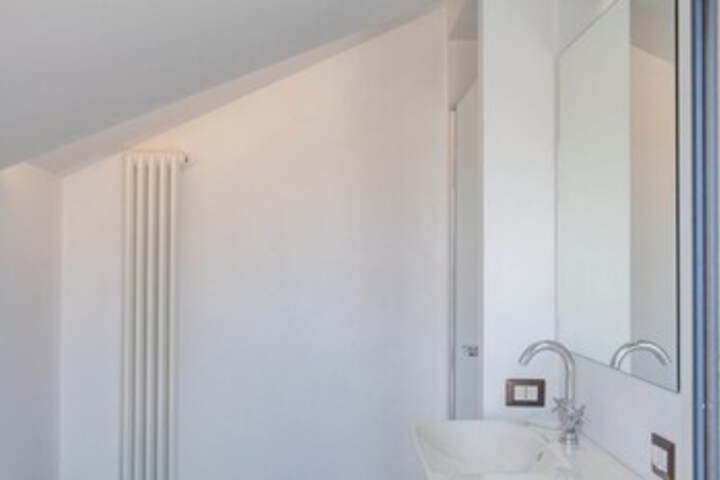 Room 4 of 22