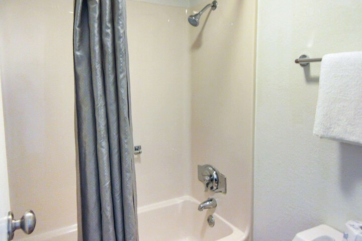 1 King Bed (7 of 14)
