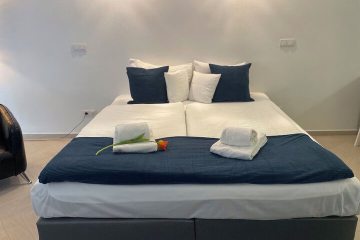 Room 73 of 194