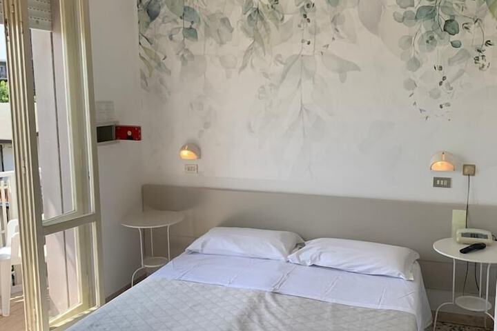 Room 17 of 37