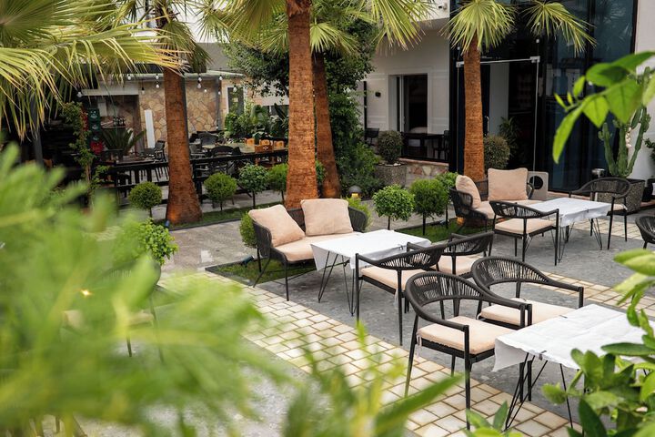 Lounge 96 of 137