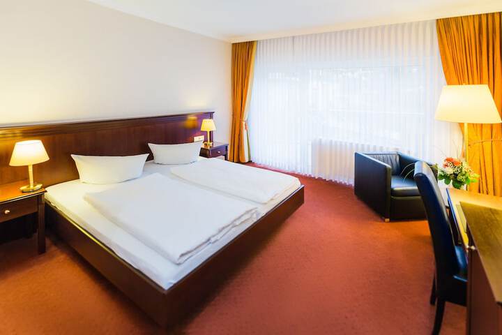 Room 4 of 95