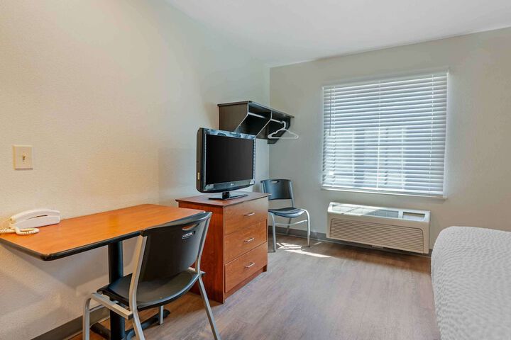 Standard Double Bed (10 of 10)
