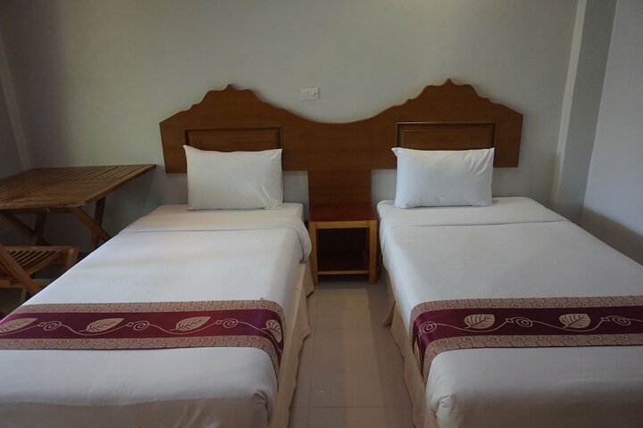 Room 8 of 28