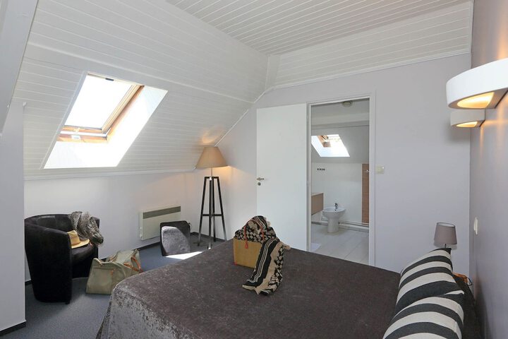 Room 2 of 44