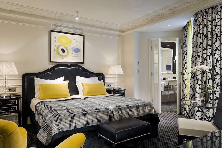 Room 32 of 85