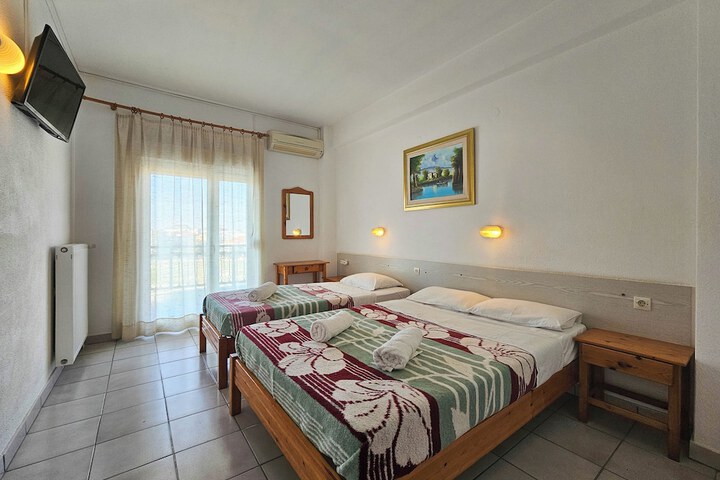 Room 6 of 14