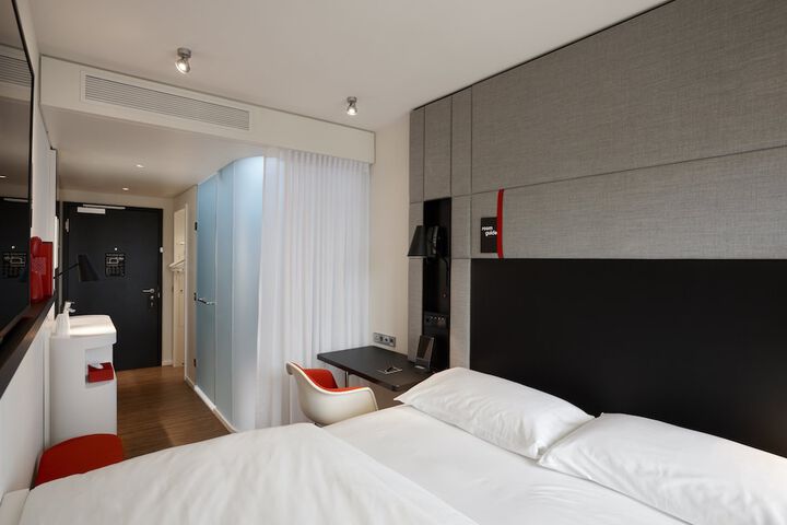 Room 14 of 69