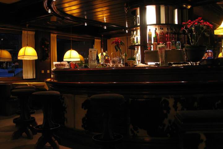Lounge 46 of 67