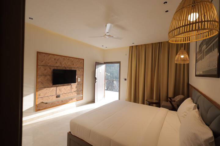 Room 9 of 42