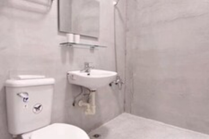 Room 2 of 28