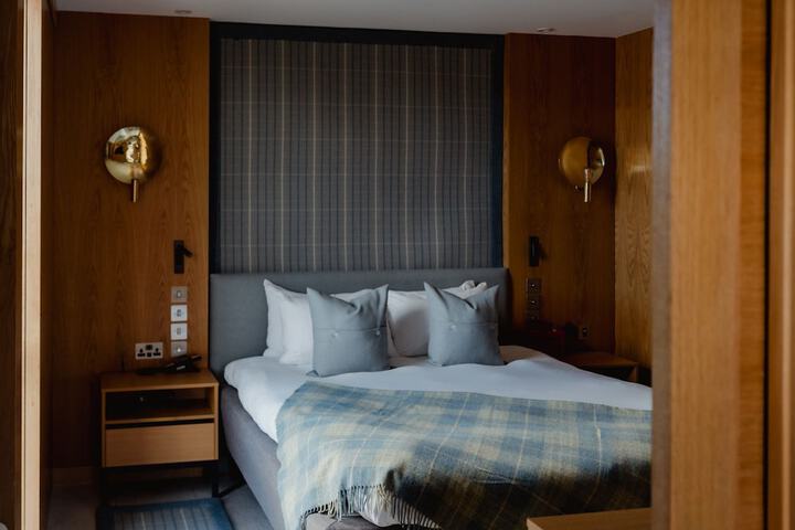 Room 33 of 68