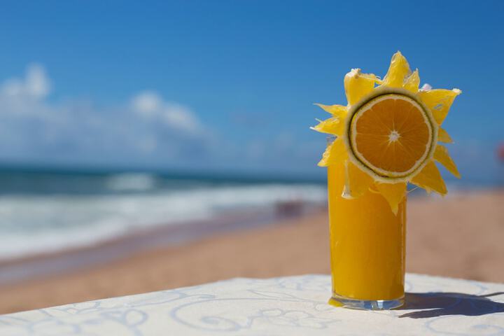 Swim-up bar