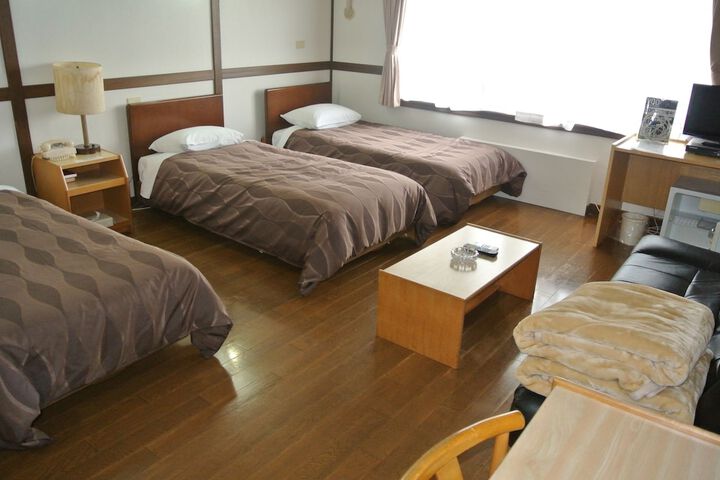Room 8 of 32