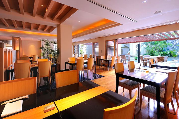 Dining 72 of 108
