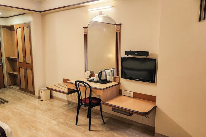 Room 27 of 71
