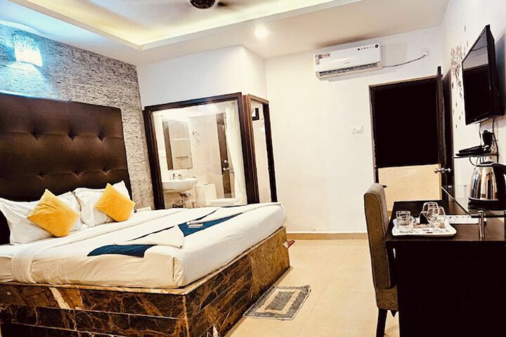 Room 25 of 43