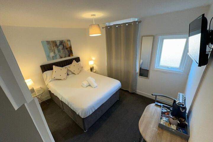 Room 13 of 38