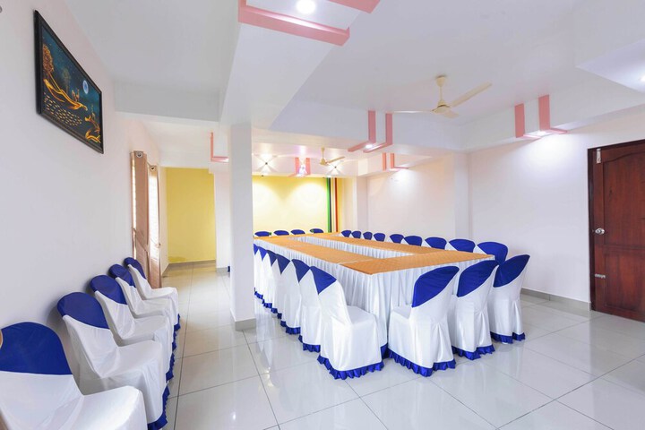 Ballroom/Hall 28 of 38