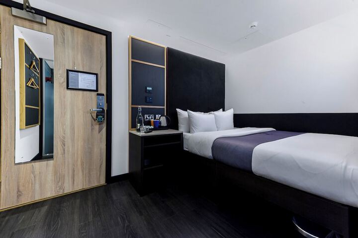 Room 10 of 52