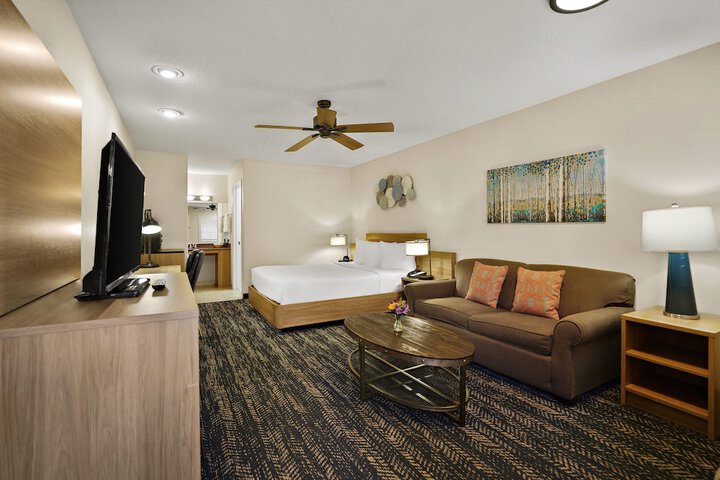 Room 6 of 42