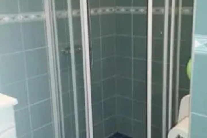 Room 9 of 18
