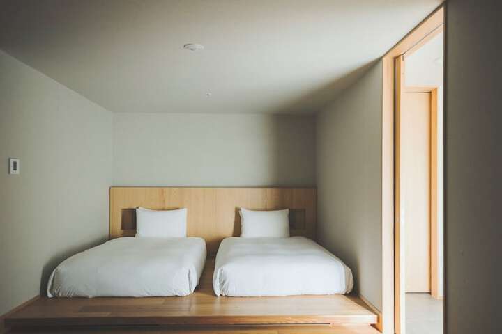 Room 33 of 282