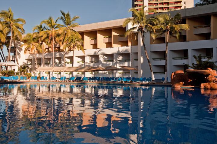 Hotel with Pool
