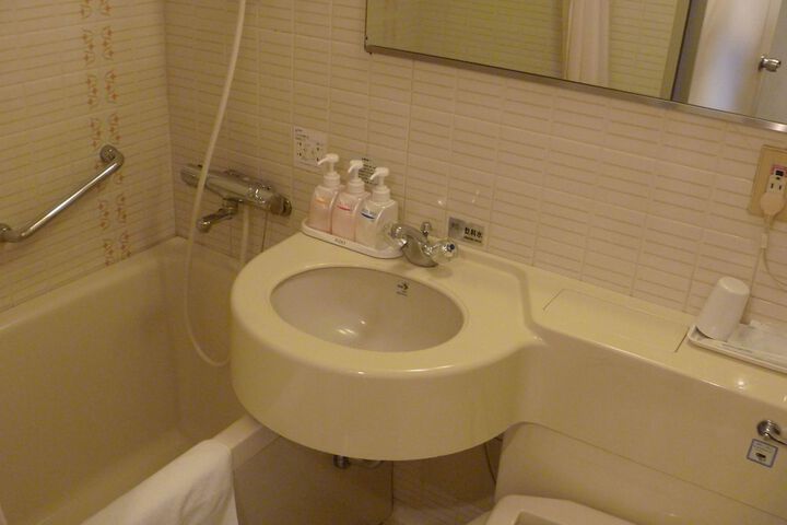 Room 16 of 36