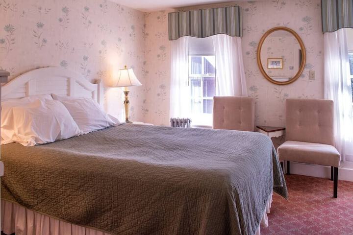 Double Classic Queen Bed (1 of 5)